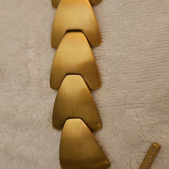 ELLEN TRACY Matte Goldtone Articulated Modernist Scale Bracelet - Picture 4 of 8